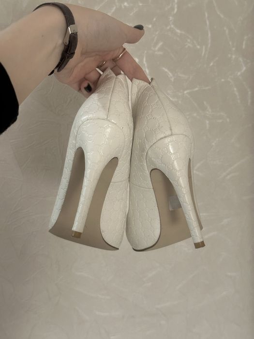 Туфли белые