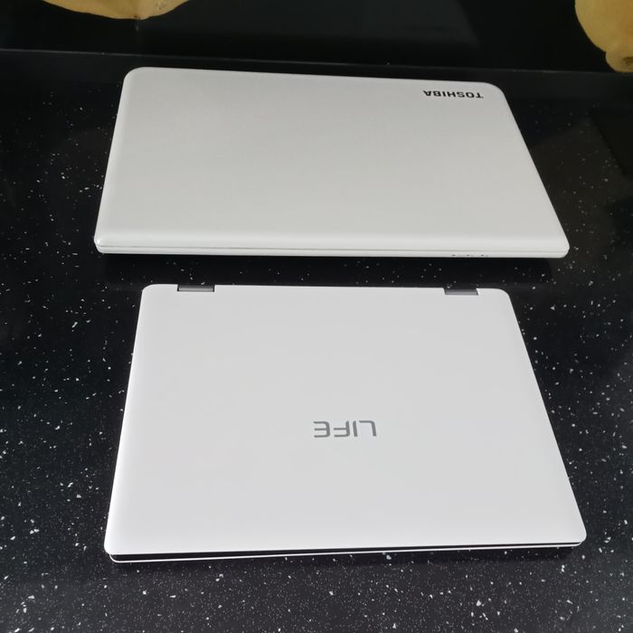 Vând laptop pentru piese