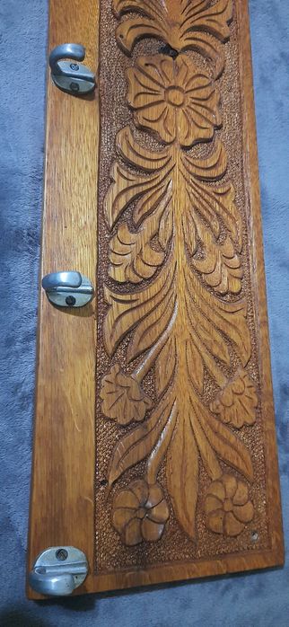 Cuier hol artizanal sculptat manual lemn de stejar