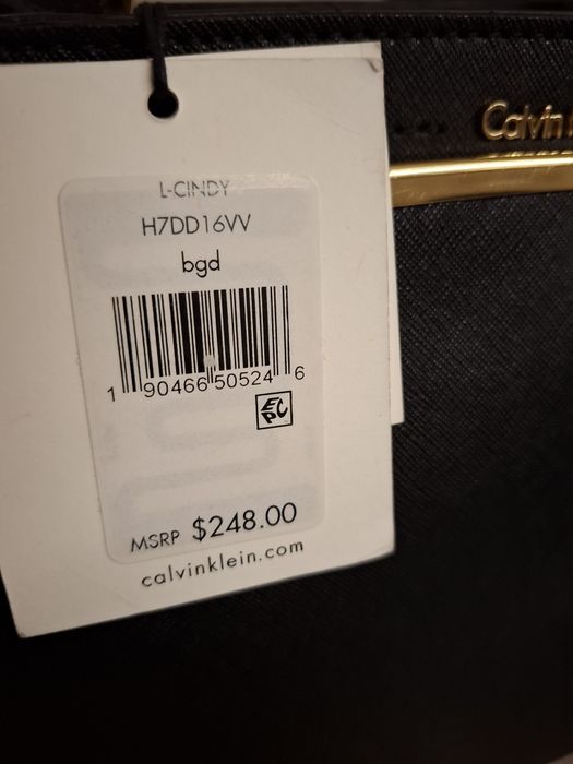 Продавам оригинална  дамски чанта Calvin Klein