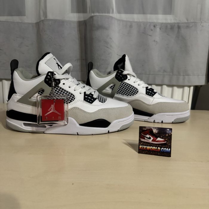 Air Jordan 4 Military Black