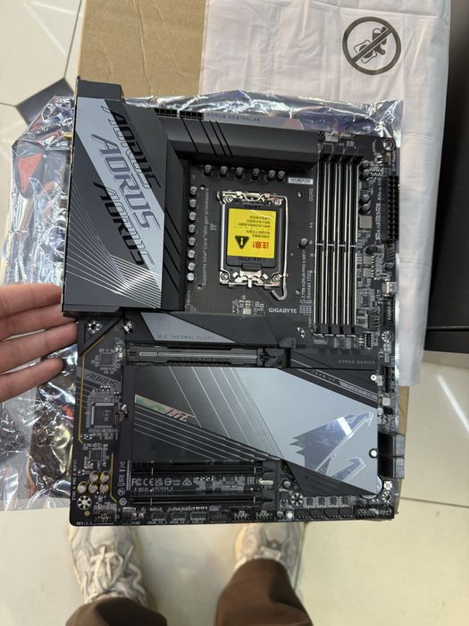 Продам материнку Gigabyte aorus z790Pro x Wifi + i7 12700kf
