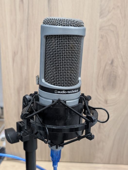 продам микрофон Audio-Technica AT2020