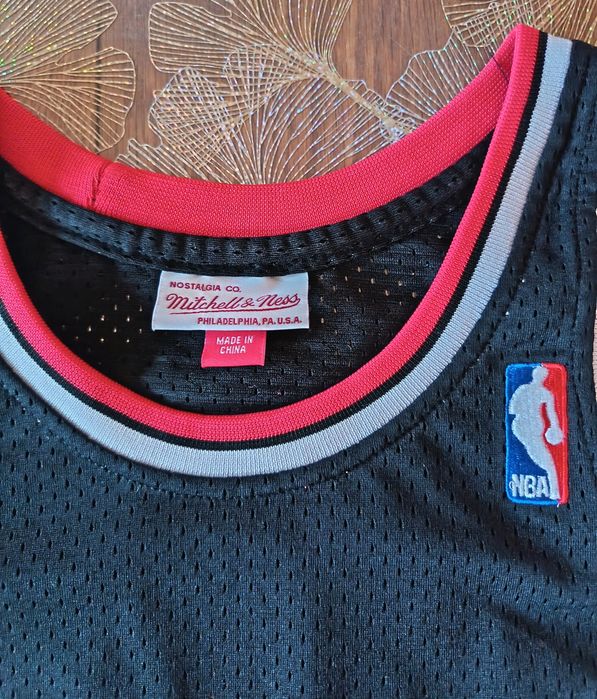 Maiou de baschet cu Michael Jordan (disponibil)