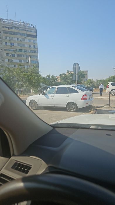 Продаётся приора хэдчбек .