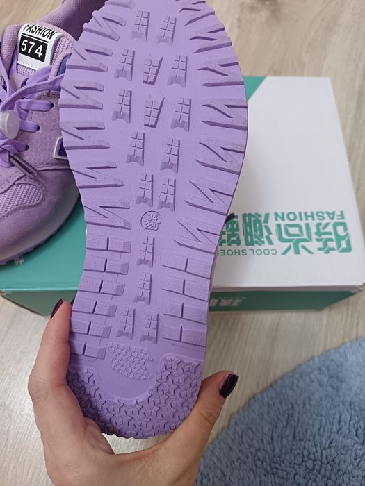 Новые кроссовки размер 34