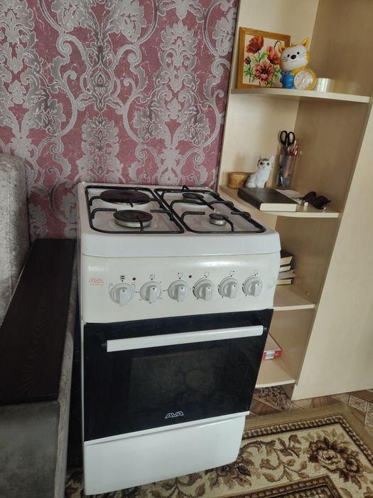 Продам газ плиту