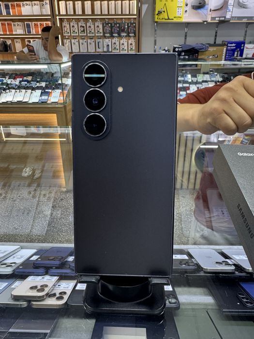 Samsung Z Fold 7 12/512 gb Vietnam holati yaxshi