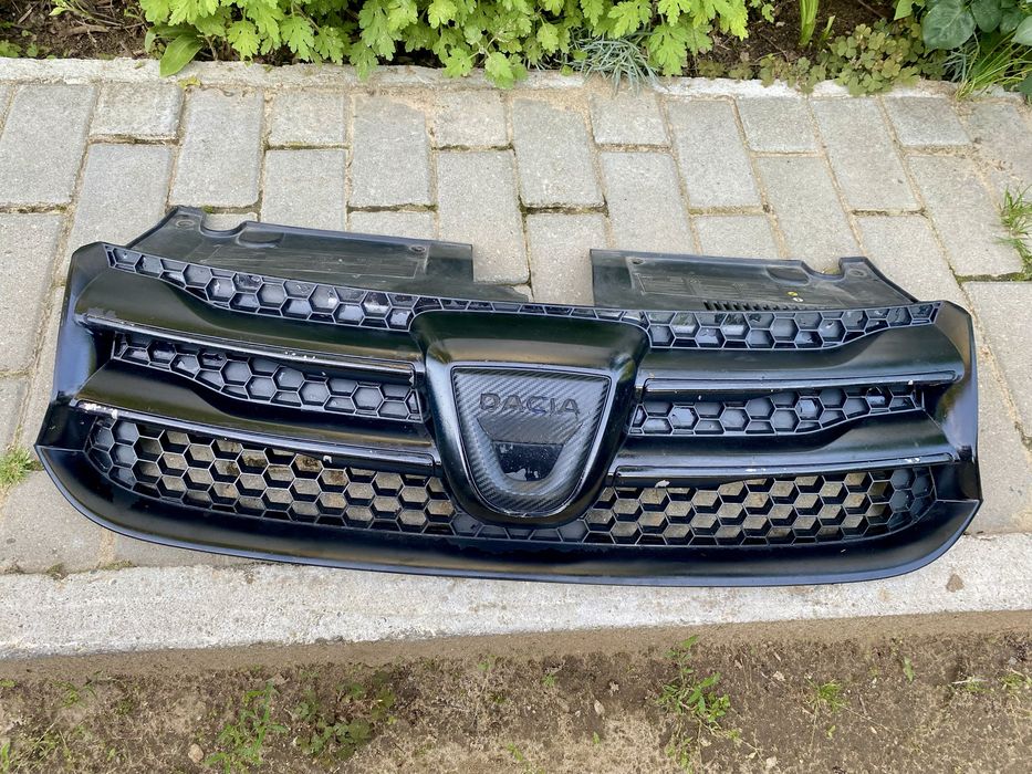 Grilă Centrală Dacia Logan / Sandero 2