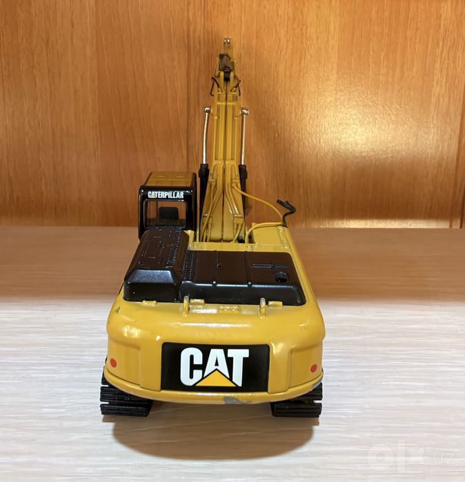 Коллекционная модель Экскаватор CAT