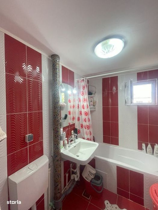 Apartament de 2 camere semidecomandat, 55 mp, etaj 4 cu acoperis, Sasa