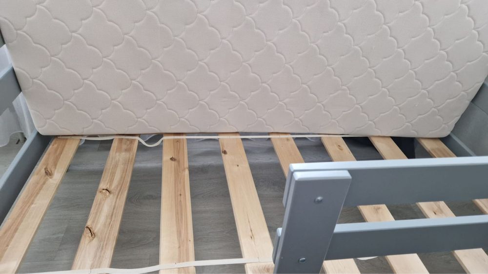 Пррдам детскую кроватку