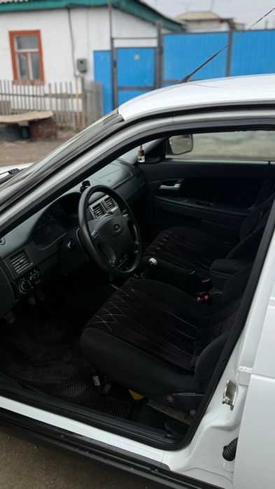 Продам Приора1 люкс