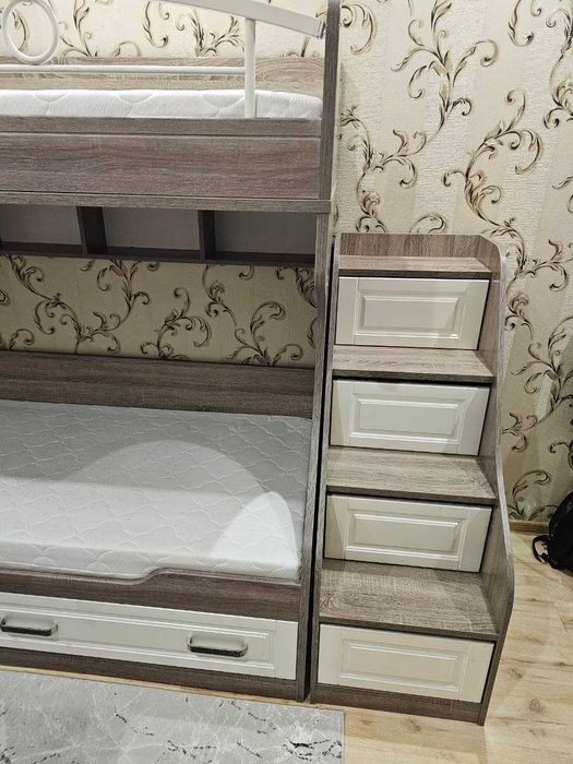 Двухъярусная кровать