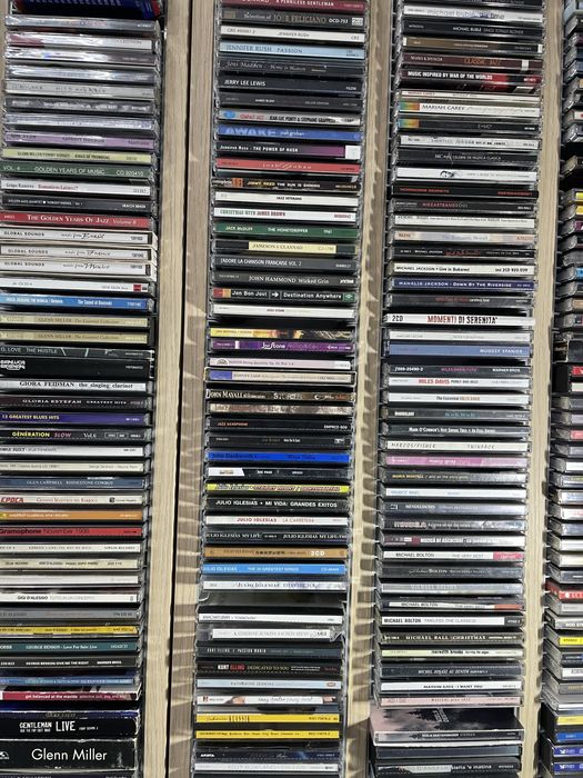 Vand cd uri muzica jazz blues disco etc… lista completa pe whatsapp