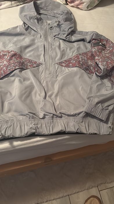 Суйчър Оригинален на Stella/McCartney Дамско е !