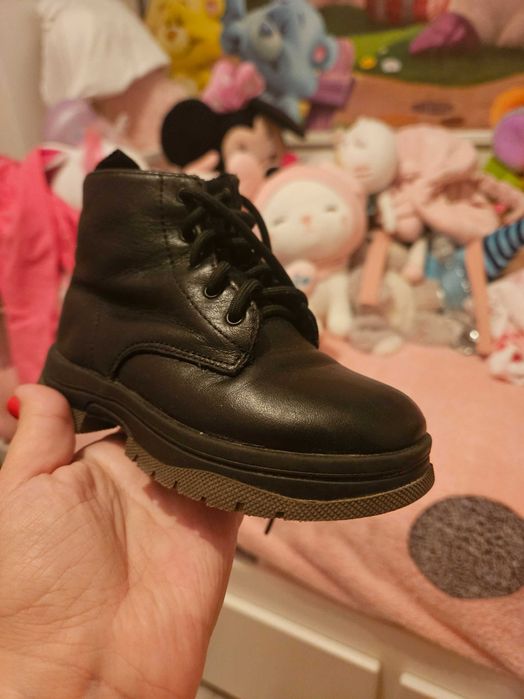 Vand ghete din piele de vaca Zara, marimea 23