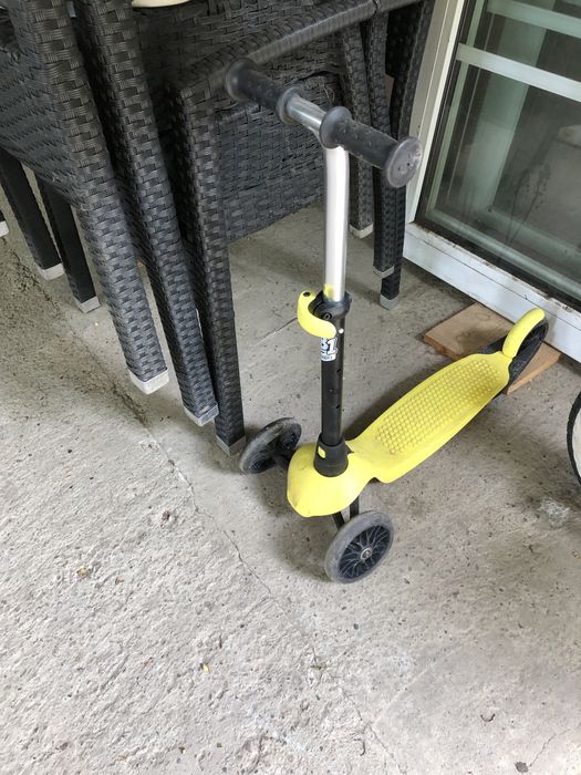 Vand trotinete si triciclete pentru copii