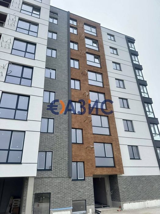 Апартамент с 2 спални и двор (21,5 кв.м) в „Lazur Residence“, м.