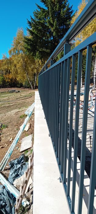 Алуминиеви пейка и парапети