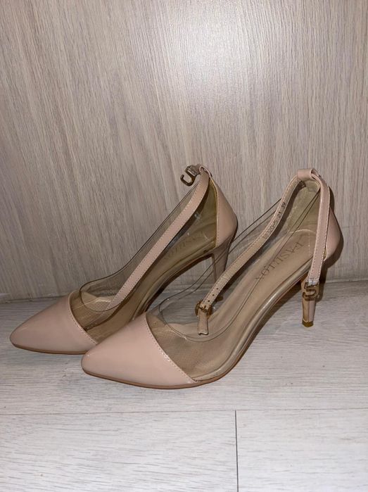 женская  обувь .