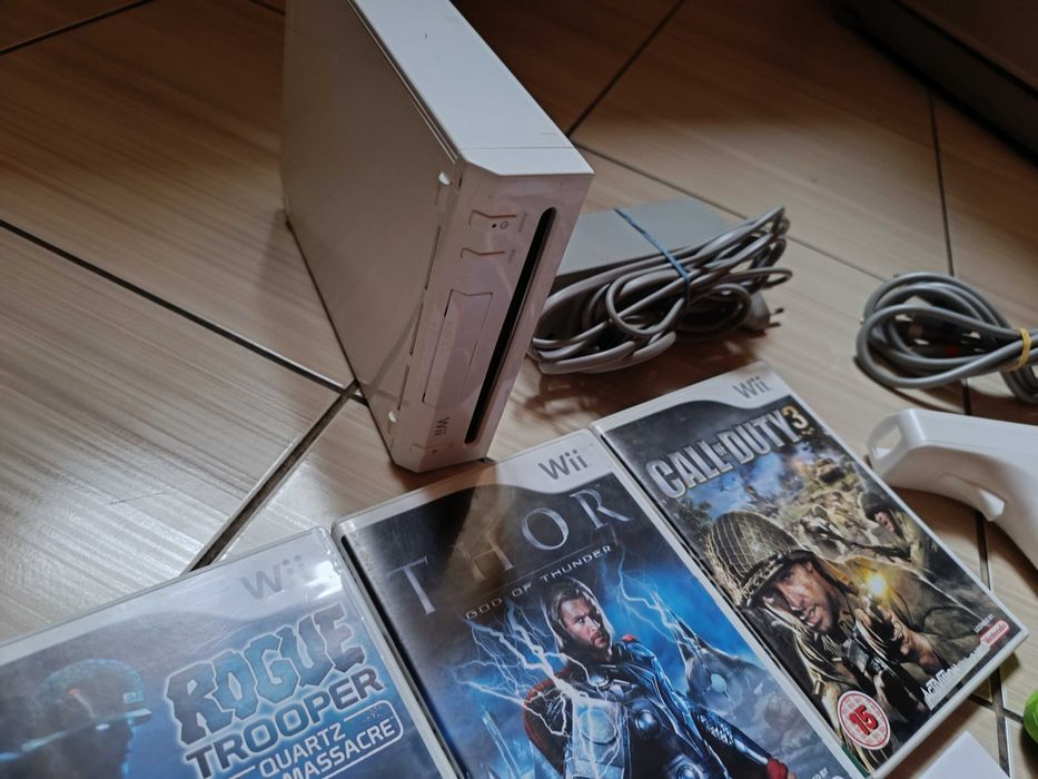 Wii full cu accesorii jocuri originale Fifa 11 Thor Call Of Duty Tron
