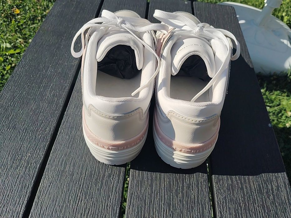 Дамски сникърси, кецове, кожени, Tommy Hilfiger, номер 40, НОВИ.