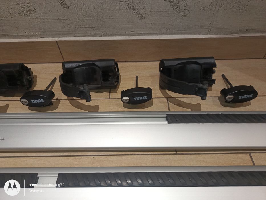 Продавам напречни греди Thule WingBar 140 см +  захвати Thule Rapid System 757 – за всички автомобили с отворени (просветни) надлъжни рейки