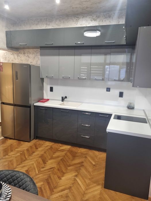 Продава се Четиристаен апартамент в Бургас, Център - 92 кв.м за 3805 €/кв.м - Снимка #3