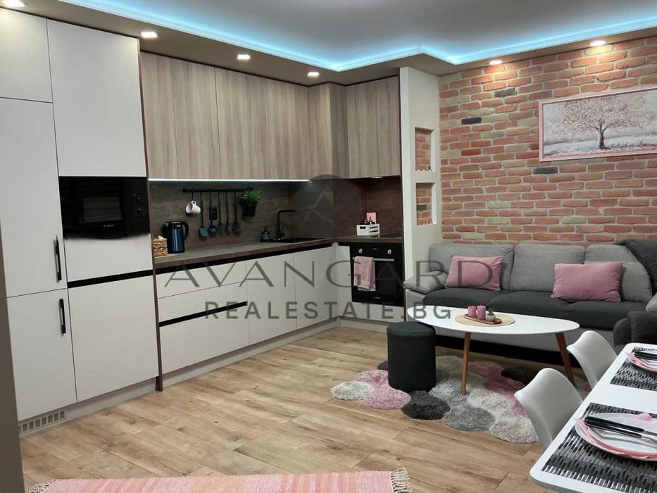 Продава се Двустаен апартамент в Пловдив, Център - 66 кв.м за 2968 €/кв.м - Снимка #1