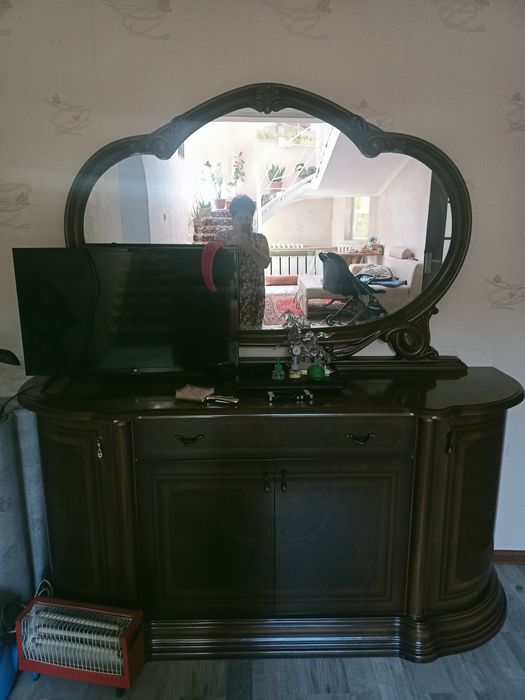 Мебели ,  сервант горка для гостиная.