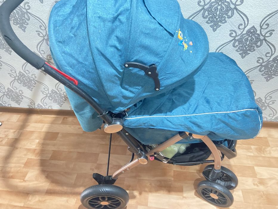 Продам детскую колясу