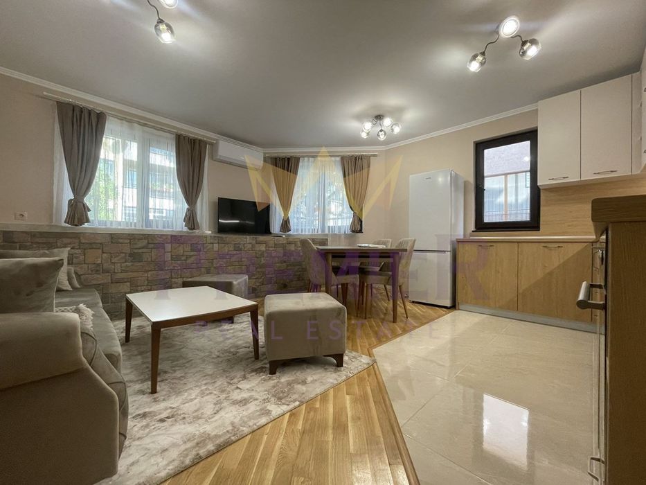 Дава се под наем Тристаен апартамент в Варна, Лятно кино Тракия - 96 кв.м за 850 € - Снимка #1