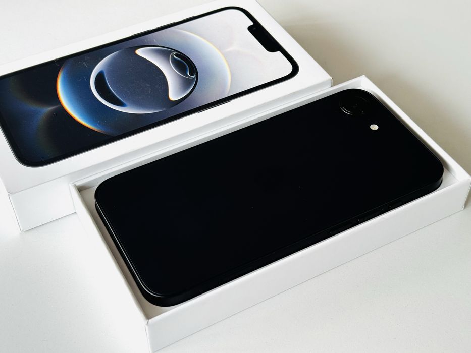 НОВ! Iphone 16e 128GB Black Гаранция 1 година