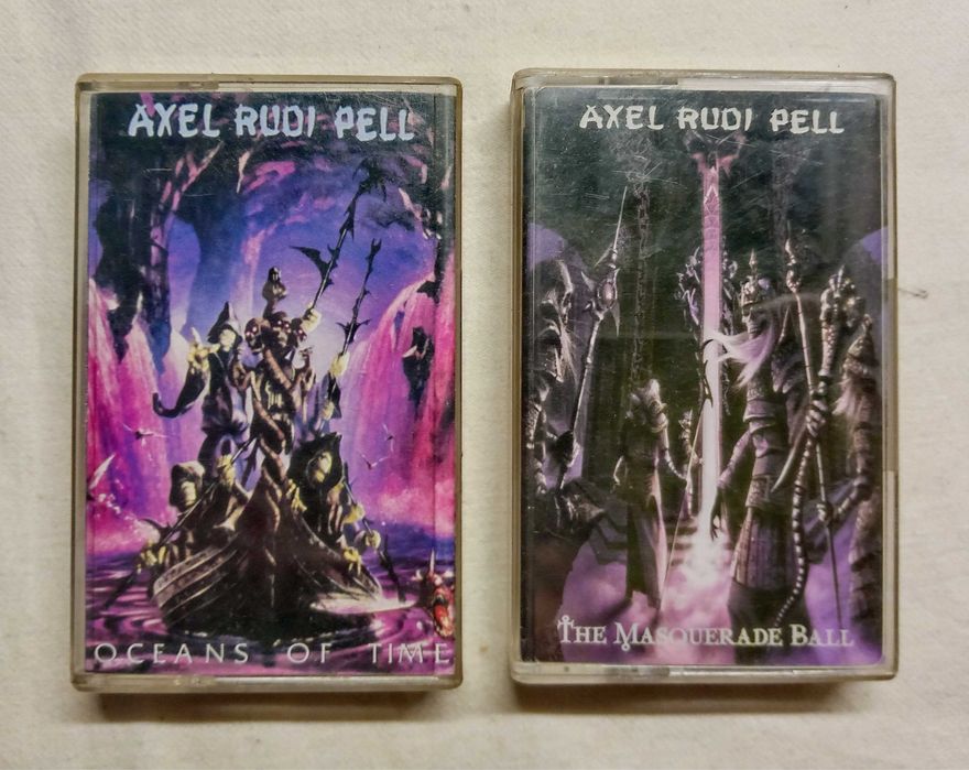 Стари аудио касети на метъл групи