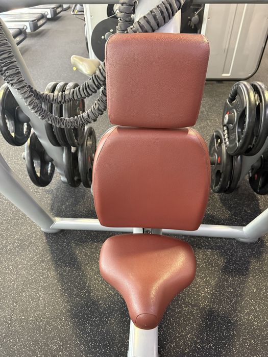 Стойка за дискове и раменна преса.