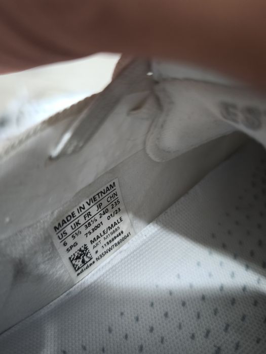 Продам футбольные бутсы