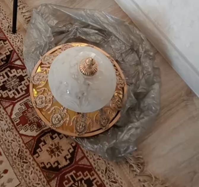 Продам красивую люстру