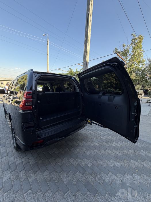 Toyota Land Cruiser prado 2023 yil 30000 km yrugan