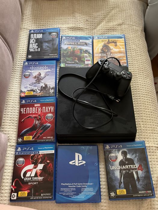 Продам PS4 slim с одним джостикоми 8 игр