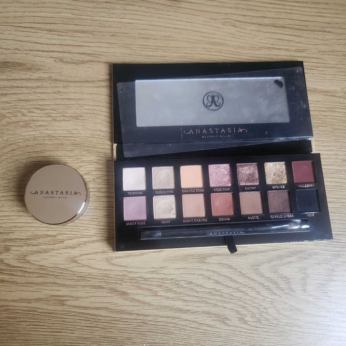 Палитра Anastasia beverly hills soft glam + восък brow freeze