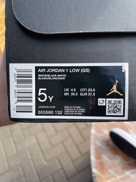 Jordan 1 low black and white