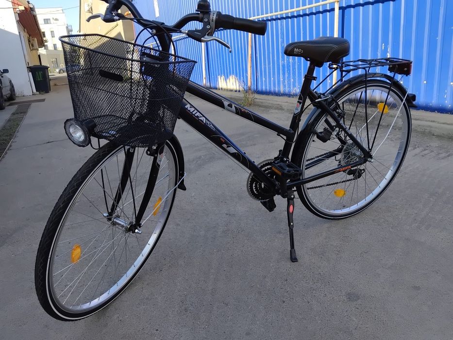Vând bicicleta din aluminiu pentru damă
