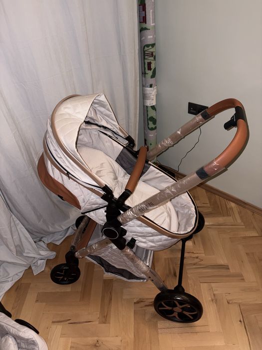 Нова бебешка количка 3 в 1 със столче за кола