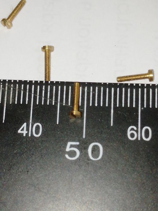 Латунные болты .