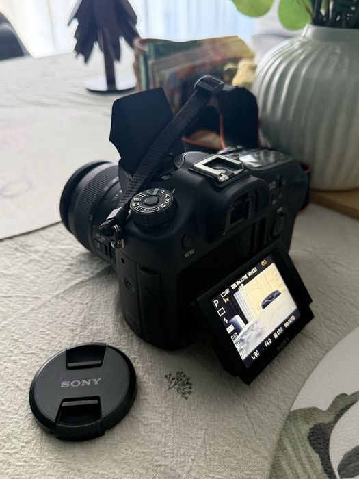 Aparat foto Sony Alpha 68 (ILCA-68) + Obiectiv 18-55mm – Doar 4223 cadre (Ca Nou)