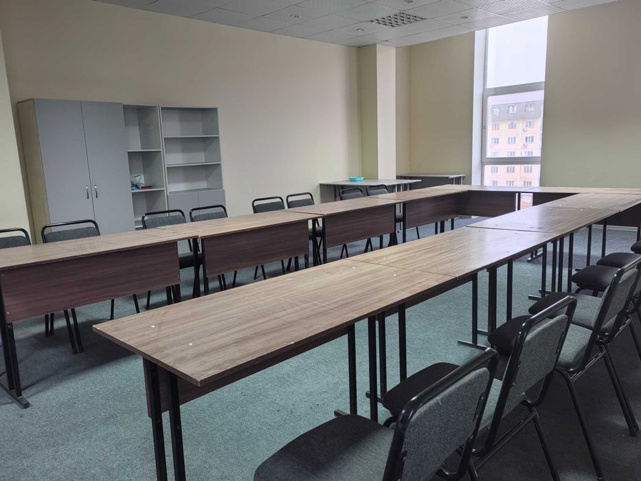 Продам письменный стол, стулья