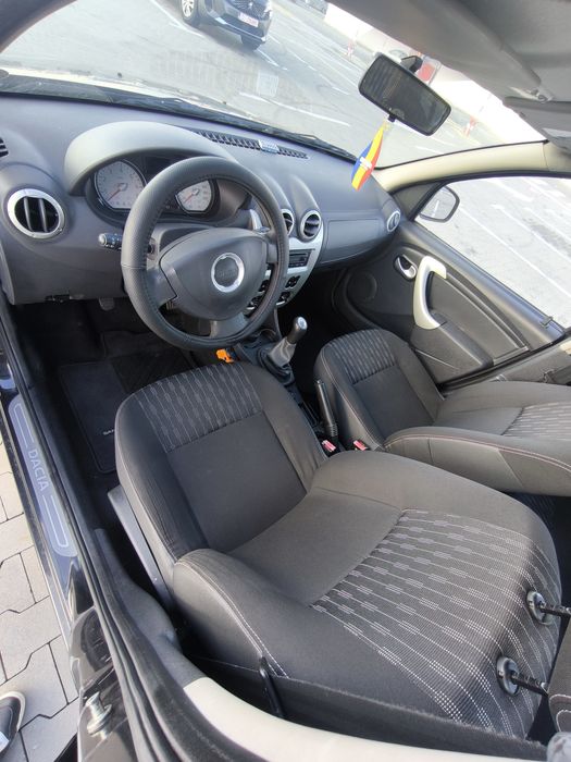 Vând Dacia Sandero Laureate 1.2 16V Black Line by Renault 2011 benzina