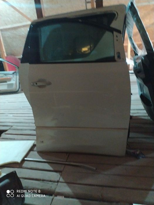 Дверь от Toyota Alford