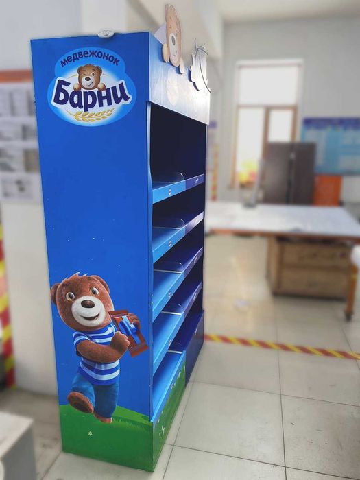 Шкаф с подсветкой полок